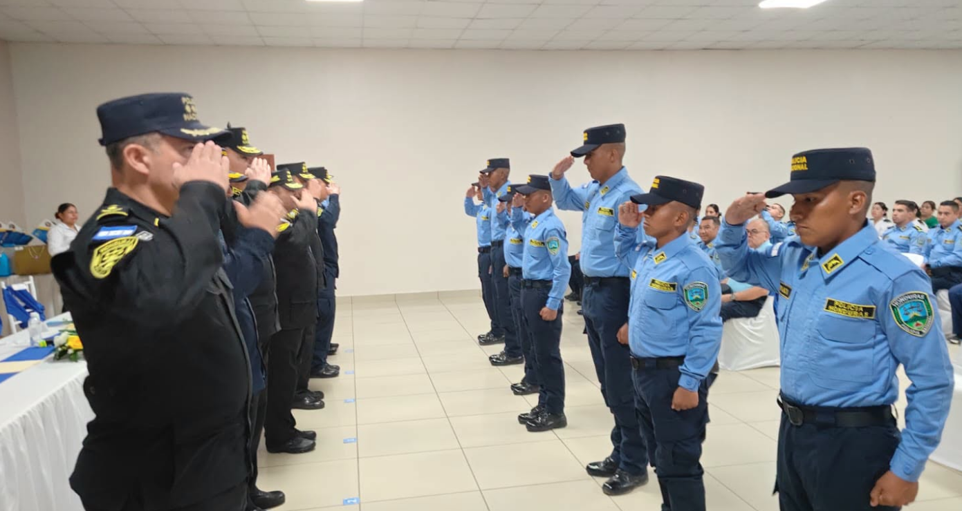 Ceremonia de ascenso y reconocimiento