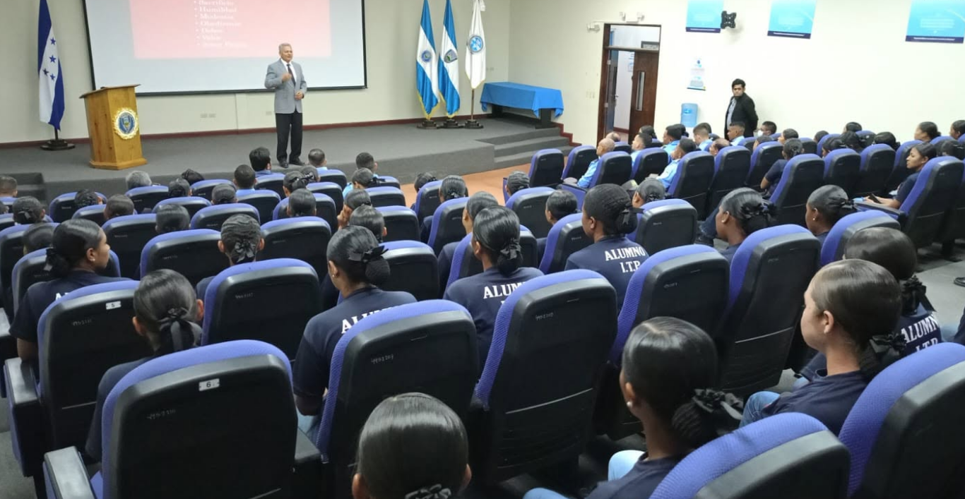 Conferencia para alumnos de formación policial